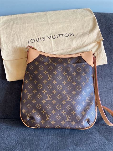 louis vuitton cross body grail.